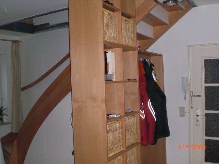 viertel gewendelt – Buche gedämpft – mit Stoß in weiß-lack Gaderoben